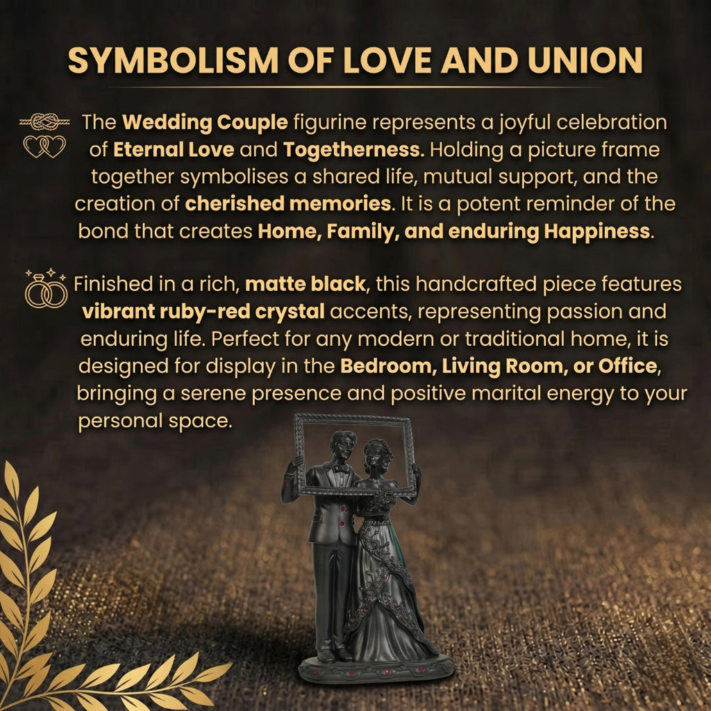Details of the Romantic Couple Photo Frame 