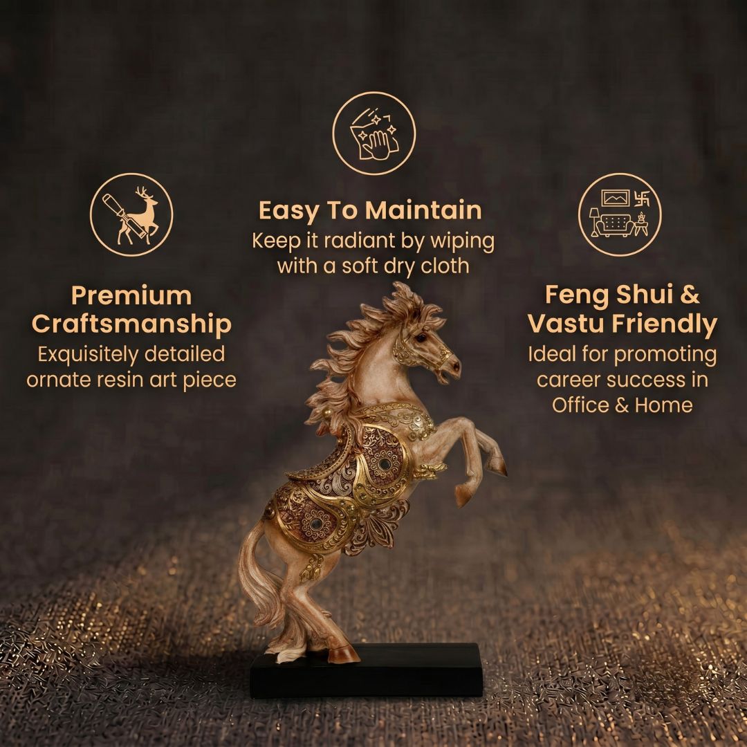Short Details of Elegant Rearing Horse Statue